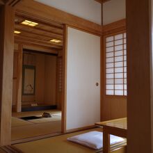 「系図座・用物座」で伝統的な琉球菓子とさんぴん茶が味わえます