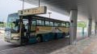 ２０キロほどの距離で９４０円と運賃は高めです。