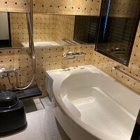 広くて煌びやか。派手です(笑)