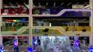 店の退去が相次ぎガラガラです