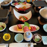 三崎マグロ会席（1万円代の宿泊料金としては十分な内容かと）