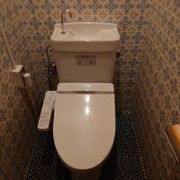 部屋トイレはタイル貼りで古く、正直改修して欲しいかな…