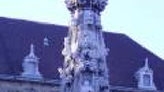 ペスト終焉の像があります。