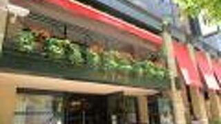 銀座並木通りにあります