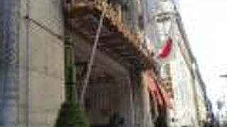 新年を迎え静かな佇まいの三越日本橋本店