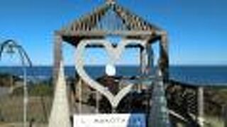 鹿島灘を見晴らせる展望台でピクニック