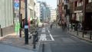 六本木アマンド近く