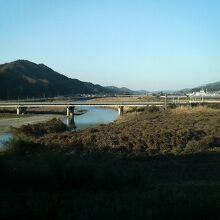 車窓は田畑が広がる農村風景が多いです