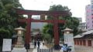 京急蒲田駅前。ビルの合間にあります。