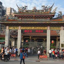 正面入り口のところの電光掲示板に目が釘付け！