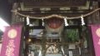 お城の敷地に建てられた神社