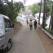 社務所の横からはスロープで行ける