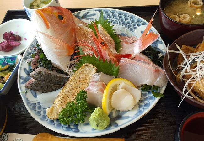 小浜湾を眺めながら鮮魚のランチ