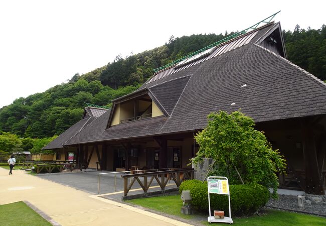 川根茶の産地の道の駅 （道の駅 フォーレなかかわね茶茗舘）