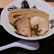 人気のつけ麺を改札内で味わえる