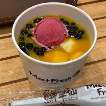 鮮芋仙・カシスマンゴー豆花825円