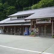 山間の自然の中に溶け込んだ駅　～　道の駅 美杉