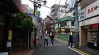 パンを食べながら、妙正寺川の流れを眺めるのが最高