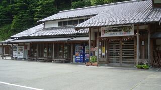 山間の自然の中に溶け込んだ駅　～　道の駅 美杉