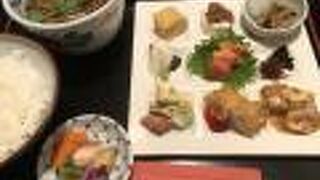 朝定食を食べに…。