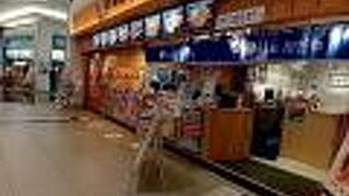 フードコートの寿司店