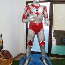 何故ここにウルトラマン？…