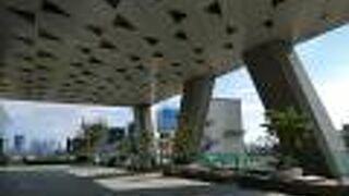 駅と電車が見下ろせます