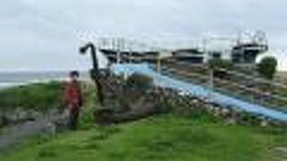 遭難した帆船のモニュメントがあります