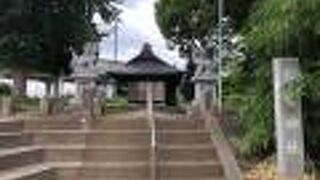 神社へは、東側（和泉川側）からアクセスできる