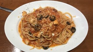 燻製カジキマグロのトマトソースパスタ