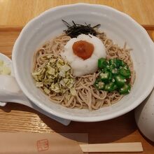 二度目にお試しした梅おろしそば。あっさり＋ねばねばの食感よし