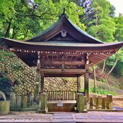 天神社の境内にある泉源