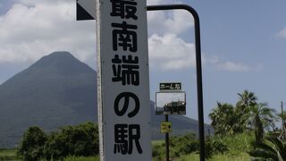 枕崎と鹿児島中央を結ぶローカル線
