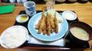 定番メニューから地物までいろいろあり