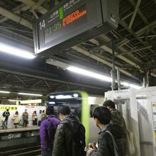新宿駅２１：３５発外回り山手線