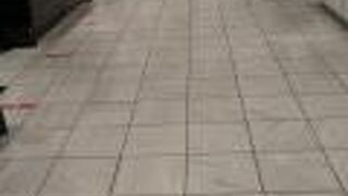 平日でも賑わいをみせる