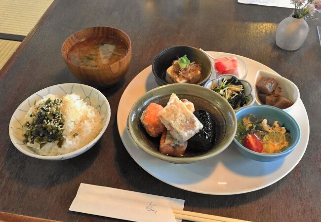 名物「カナカナごはん」