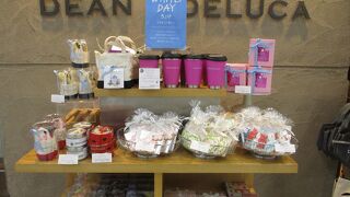 空港にあるおしゃれなカフェ