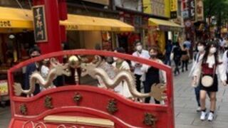 中華料理の店が連なる。