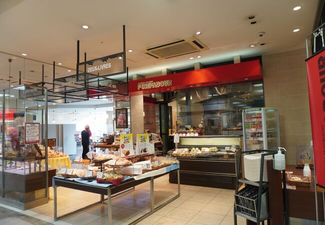 三日月のような形が特徴的