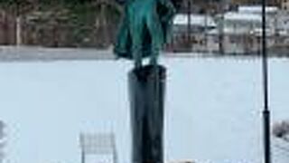 この銅像を見て初めて、ペリーは函館にも来たことを知りました。