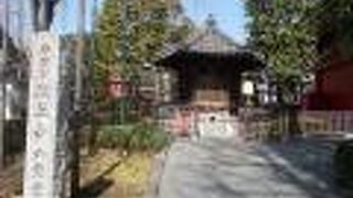 小さいですが魅力的なお堂です。