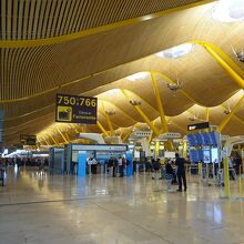 チェックインカウンター