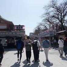 宝蔵門からの景観です。