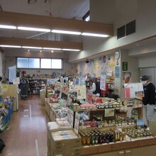 売店・食堂と一通りの物は揃っています