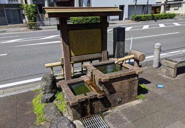 こんにゃく屋文七掘抜井戸