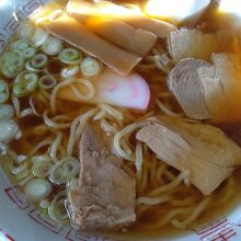 町食堂ならではのシンプルなラーメン