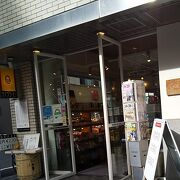 明るい店内です。