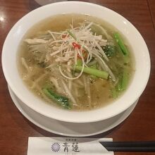 白と青の鶏葱そば