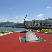 センザキッチンにある記念碑